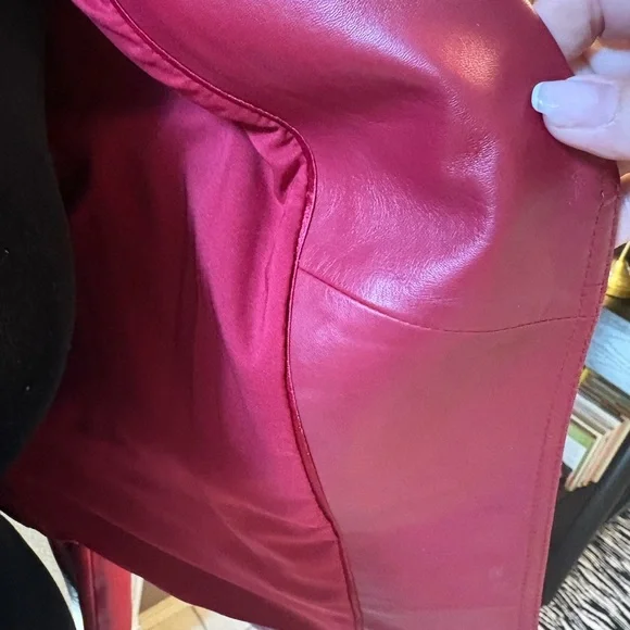 Elegant Red Leather Jacket for Women - Picture 7 of 9